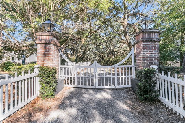 1027 Avenue Of Oaks, Charleston, SC 29407