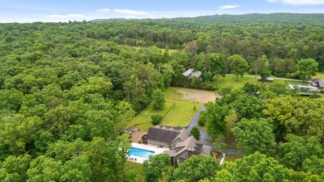 8316 Hixson Springs Road, Signal Mountain, TN 37377