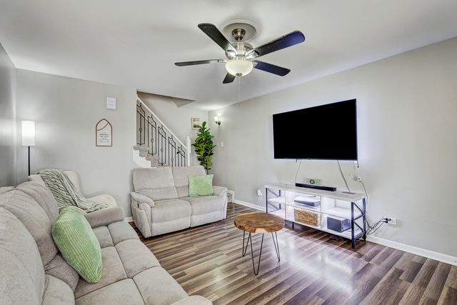 1458 Sutter Drive 1622-3, Hanover Park, IL 60133