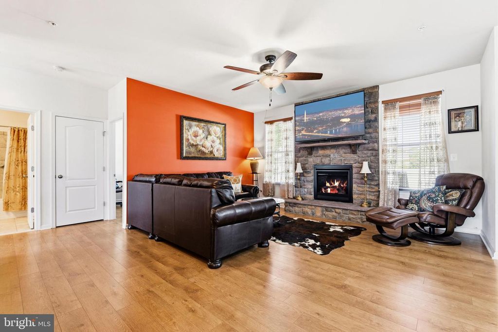 Image 12 of property listing at 11612 NEON RD, Fort Washington, MD 20744