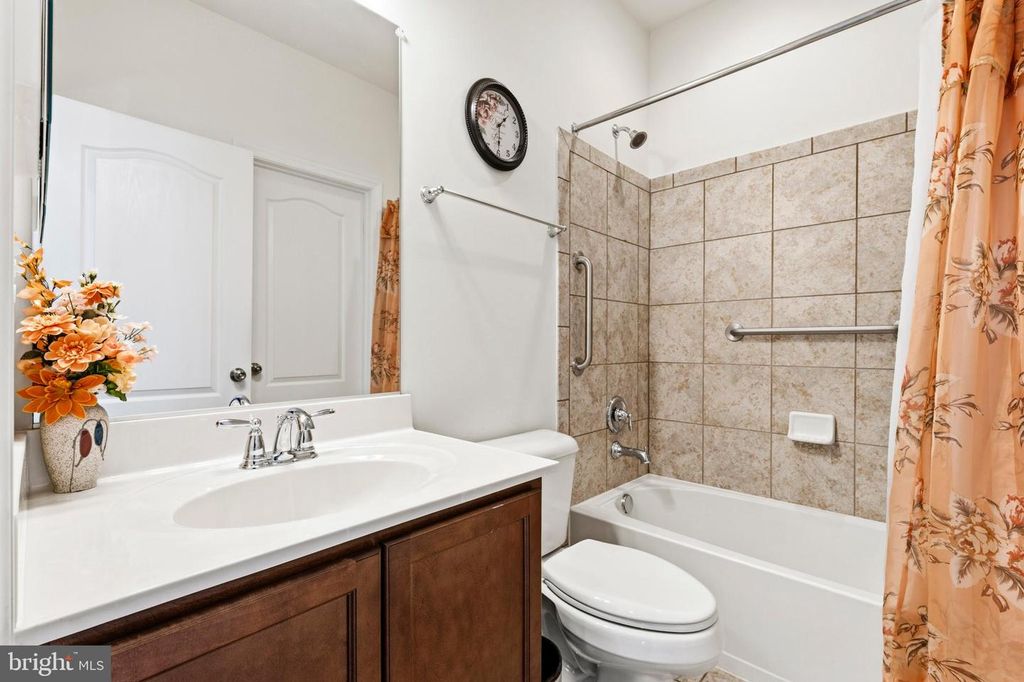 Image 15 of property listing at 11612 NEON RD, Fort Washington, MD 20744