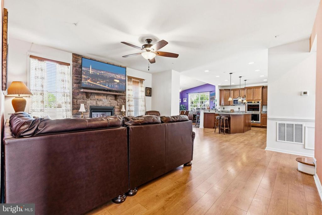 Image 18 of property listing at 11612 NEON RD, Fort Washington, MD 20744