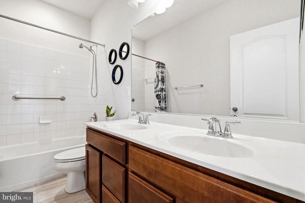 Image 39 of property listing at 11612 NEON RD, Fort Washington, MD 20744