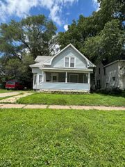 415 E 9th Street, Waterloo, IA 50703