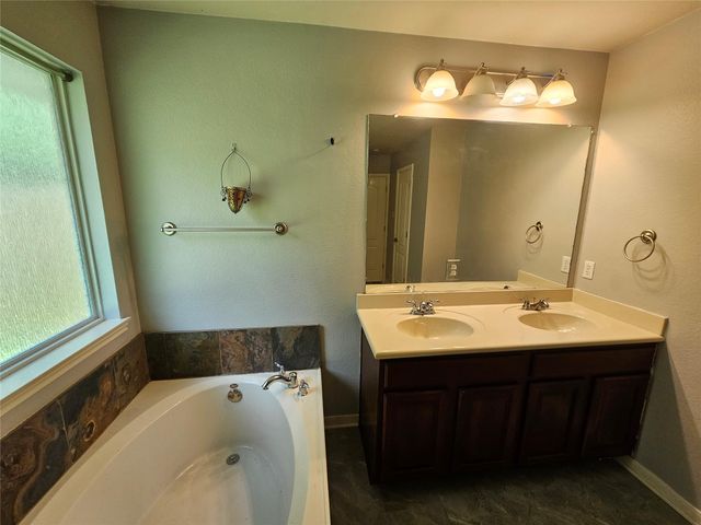 2035 Intrepid DR, Buda, TX 78610