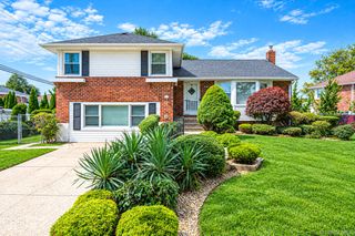 3 Rosewood Drive, Massapequa, NY 11758