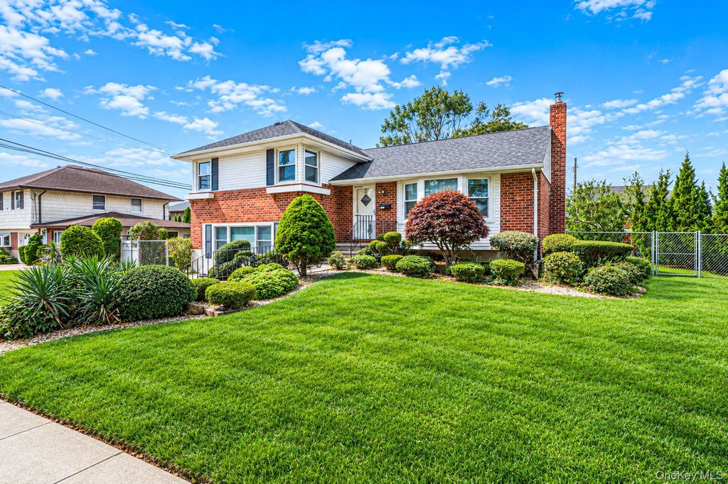 3 Rosewood Drive, Massapequa, NY 11758 — photo 2
