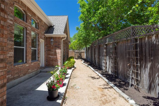 814 Arrowhead TRL, Cedar Park, TX 78613