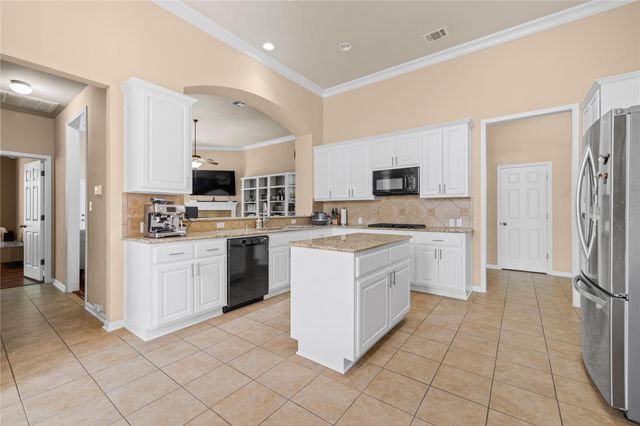 814 Arrowhead TRL, Cedar Park, TX 78613