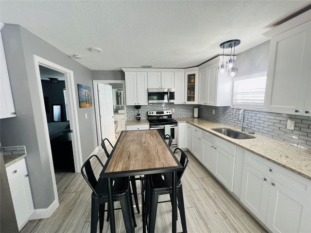 7301 N DIXON AVENUE B, Tampa, FL 33604