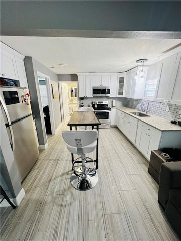 7301 N DIXON AVENUE B, Tampa, FL 33604