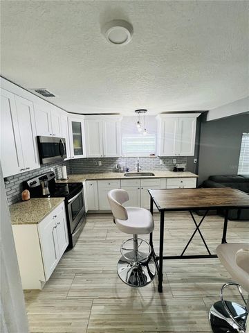 7301 N DIXON AVENUE B, Tampa, FL 33604