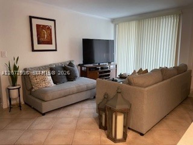 1050 SE 15th St 202, Fort Lauderdale, FL 33316