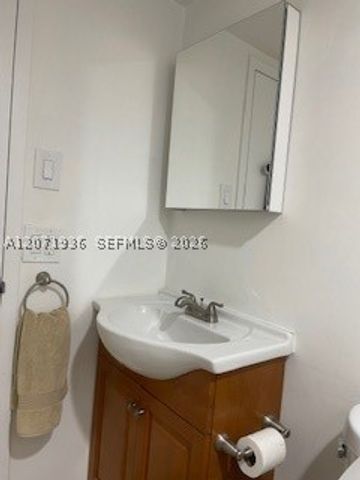 1050 SE 15th St 202, Fort Lauderdale, FL 33316