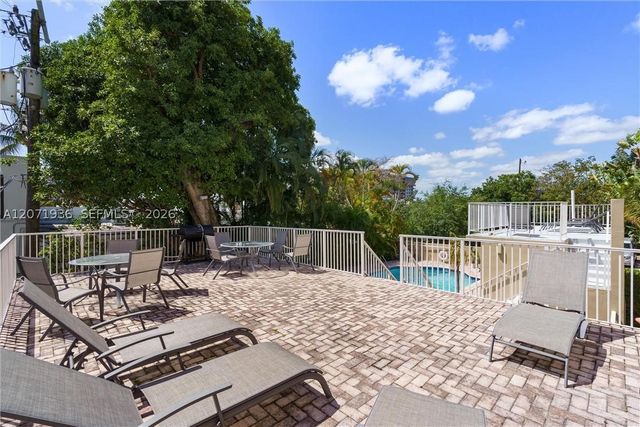 1050 SE 15th St 202, Fort Lauderdale, FL 33316
