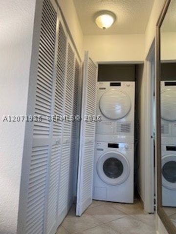 1050 SE 15th St 202, Fort Lauderdale, FL 33316