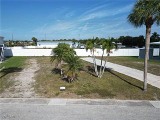 11210 Bayside LN, Fort Myers Beach, FL 33931