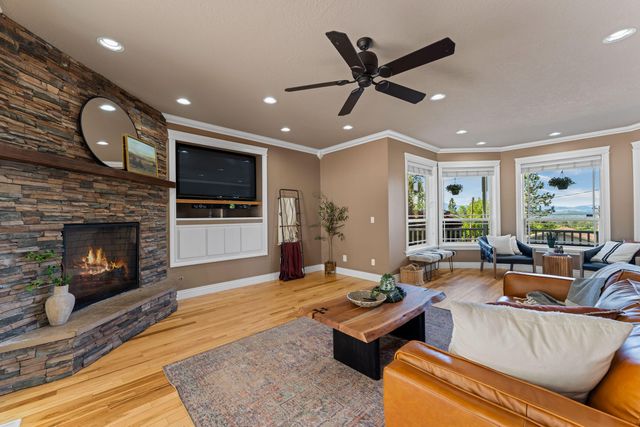 1679 NE Terrace Drive, Grants Pass, OR 97526