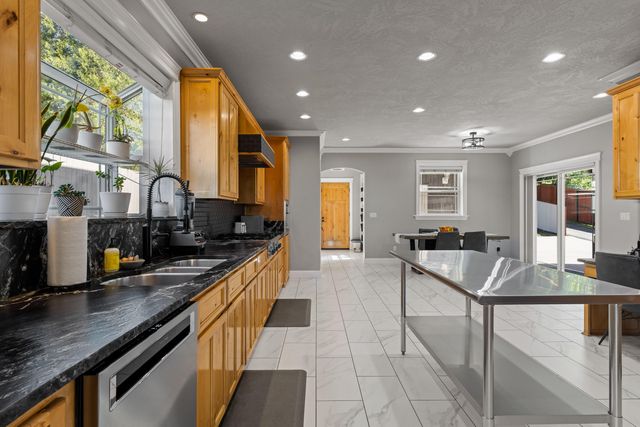 1679 NE Terrace Drive, Grants Pass, OR 97526