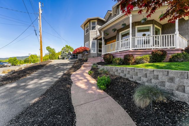 1679 NE Terrace Drive, Grants Pass, OR 97526