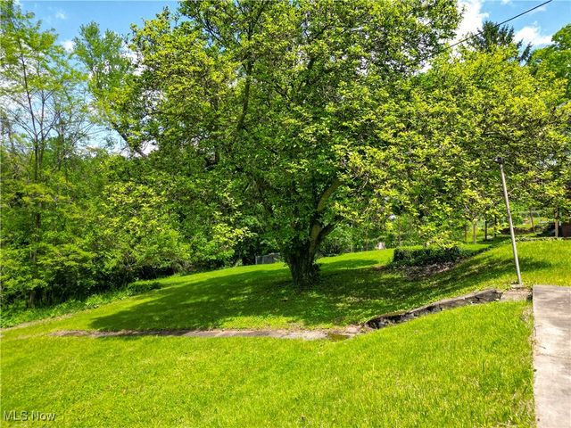 2717 Cleveland Avenue, Steubenville, OH 43952