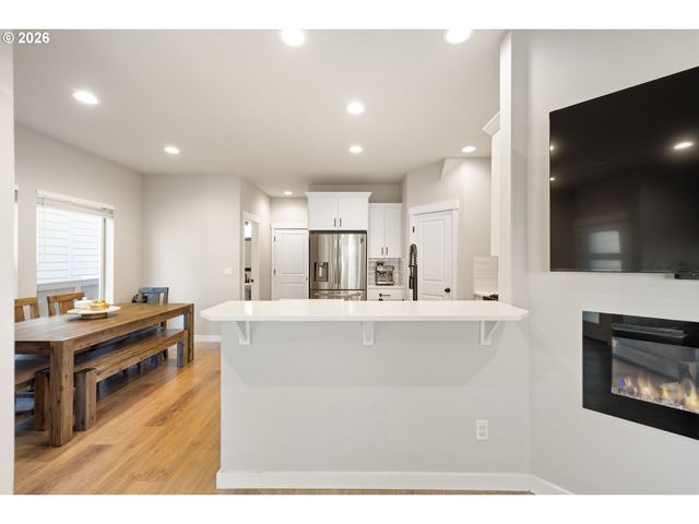 17322 Se CROSSROADS Ave, Happy Valley, OR 97089
