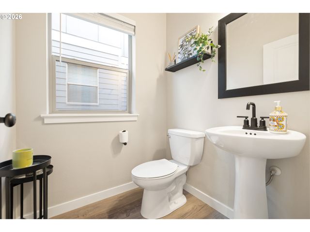 17322 Se CROSSROADS Ave, Happy Valley, OR 97089