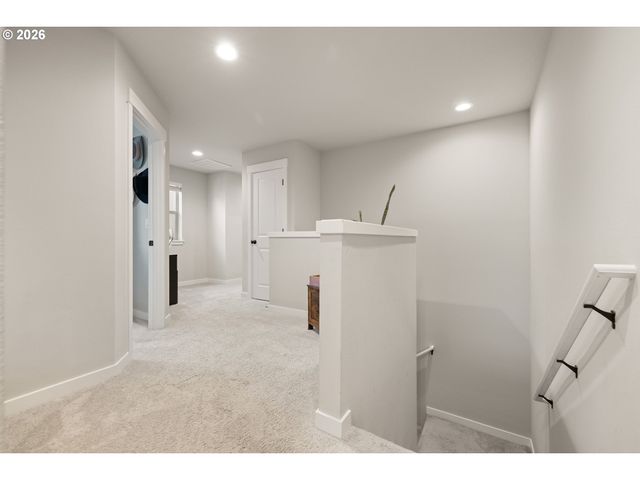 17322 Se CROSSROADS Ave, Happy Valley, OR 97089