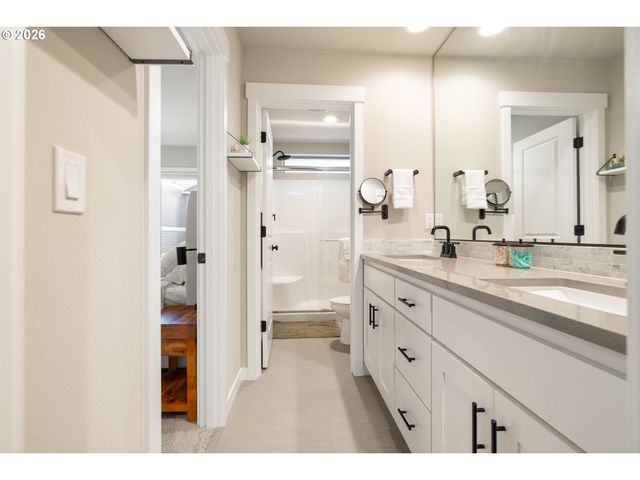 17322 Se CROSSROADS Ave, Happy Valley, OR 97089