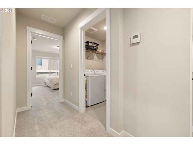 17322 Se CROSSROADS Ave, Happy Valley, OR 97089