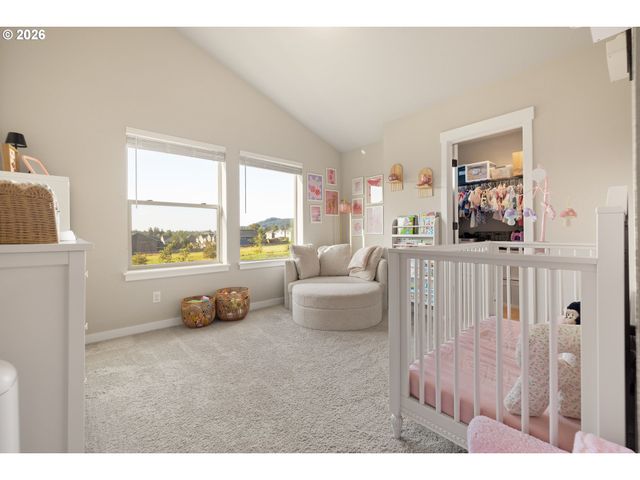 17322 Se CROSSROADS Ave, Happy Valley, OR 97089