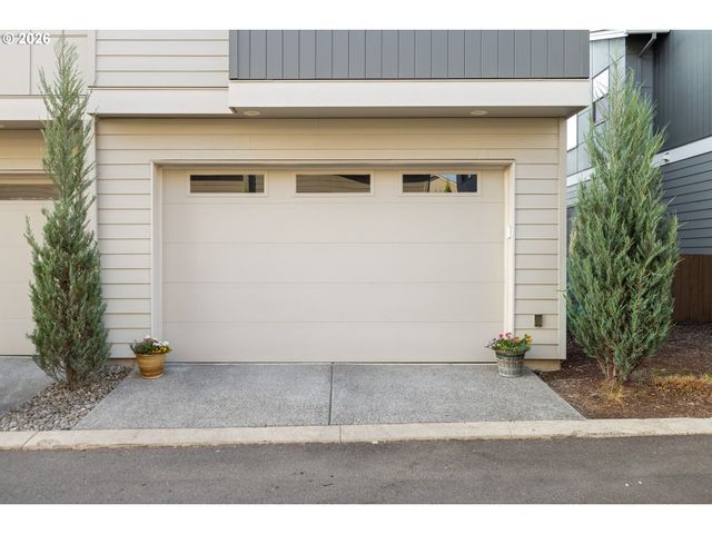 17322 Se CROSSROADS Ave, Happy Valley, OR 97089