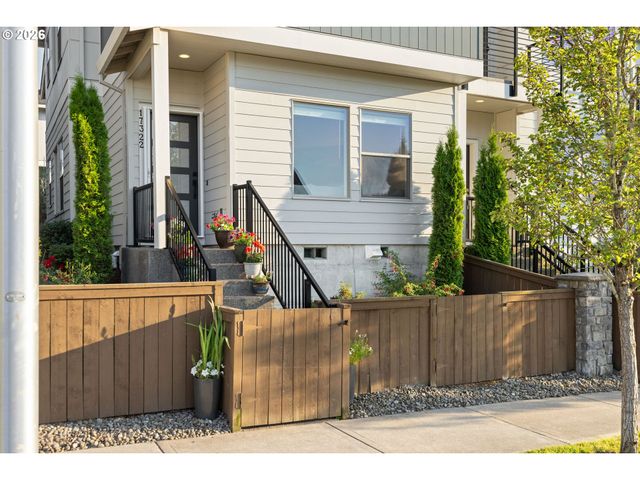 17322 Se CROSSROADS Ave, Happy Valley, OR 97089