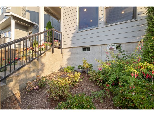17322 Se CROSSROADS Ave, Happy Valley, OR 97089