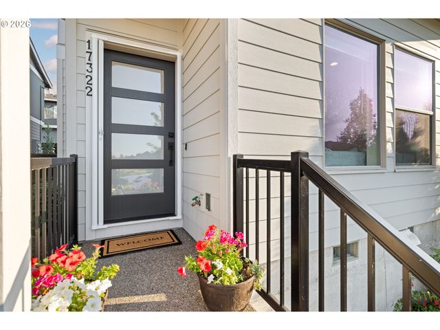 17322 Se CROSSROADS Ave, Happy Valley, OR 97089