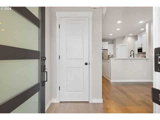 17322 Se CROSSROADS Ave, Happy Valley, OR 97089