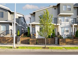 17322 Se CROSSROADS Ave, Happy Valley, OR 97089