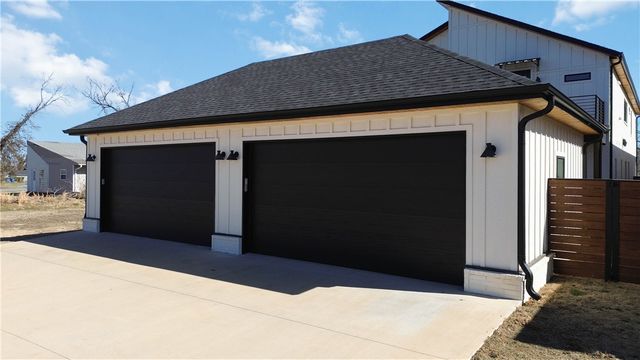 1149 NE Monroe Street, Bentonville, AR 72712