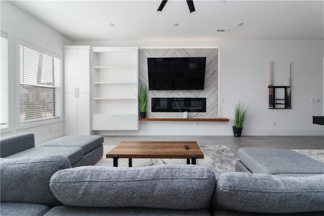 1149 NE Monroe Street, Bentonville, AR 72712