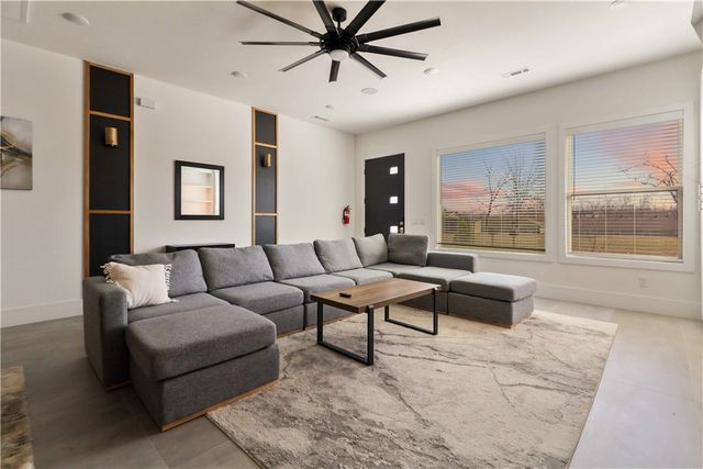 1149 NE Monroe Street, Bentonville, AR 72712