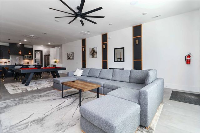 1149 NE Monroe Street, Bentonville, AR 72712