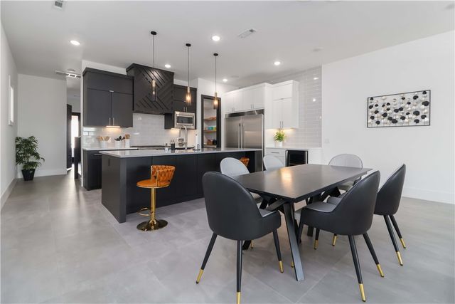 1149 NE Monroe Street, Bentonville, AR 72712