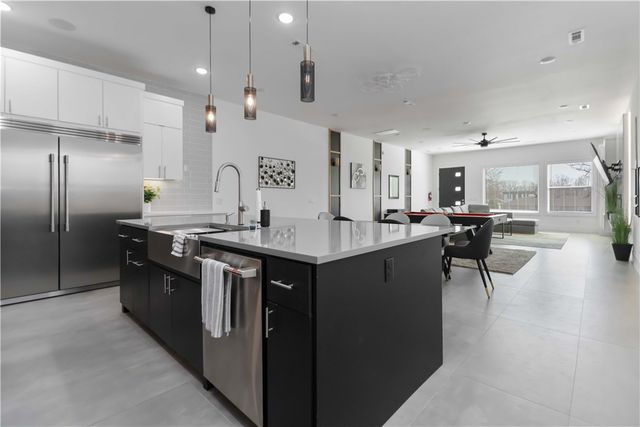 1149 NE Monroe Street, Bentonville, AR 72712