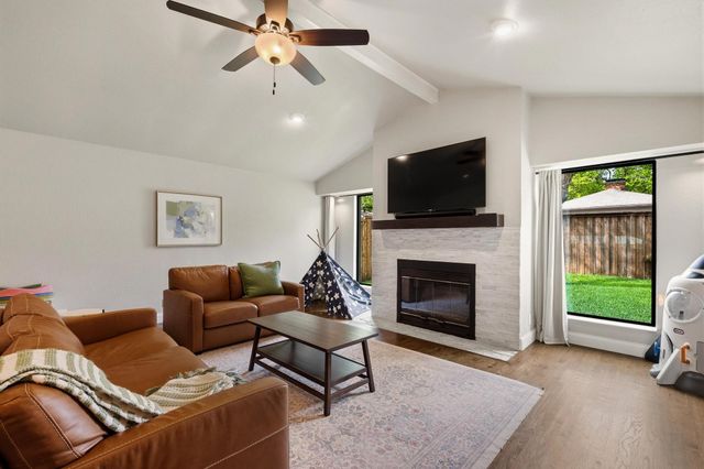 10111 Shadyview Drive, Dallas, TX 75238