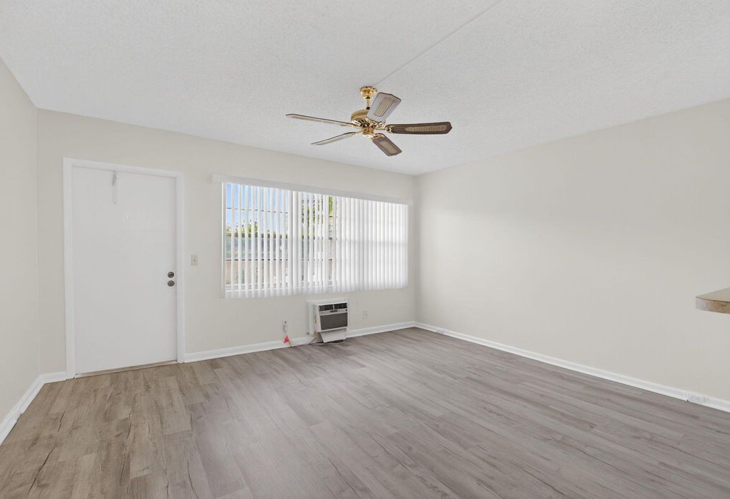 Image 6 of property listing at 63 Dorset B, Boca Raton, FL 33434