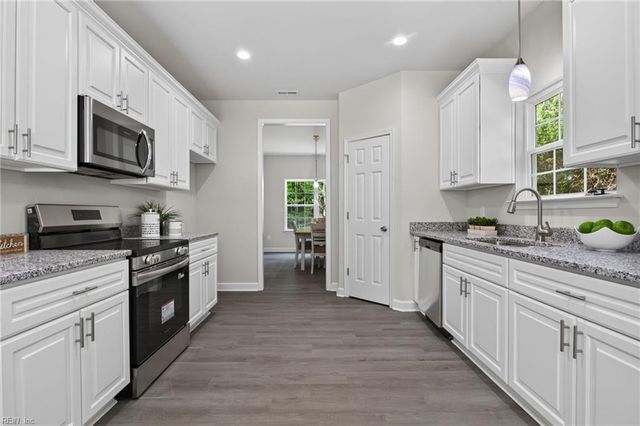 121 Parkway DR B, Newport News, VA 23606