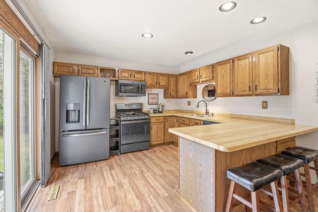 5588 E BROWN ROAD, Little Suamico, WI 54141