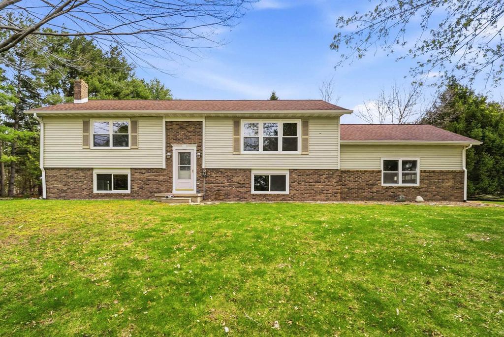 5588 E BROWN ROAD, Little Suamico, WI 54141