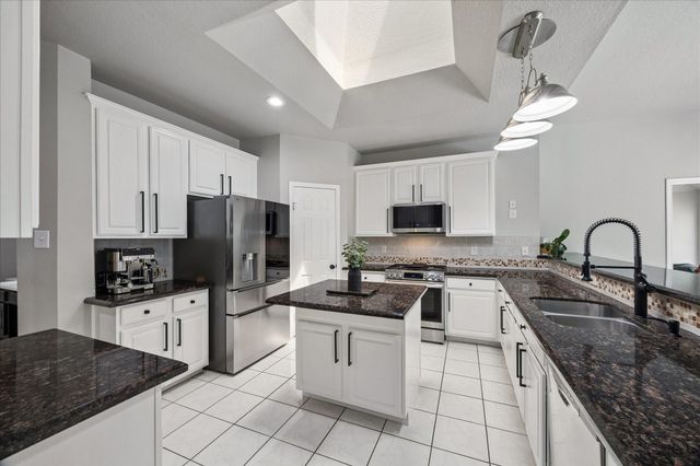 1602 Oak Place Court, Pearland, TX 77581