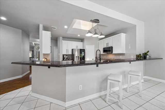 1602 Oak Place Court, Pearland, TX 77581